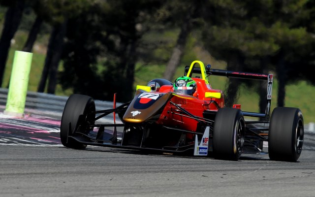 Formula rouge DAV Racing en piste